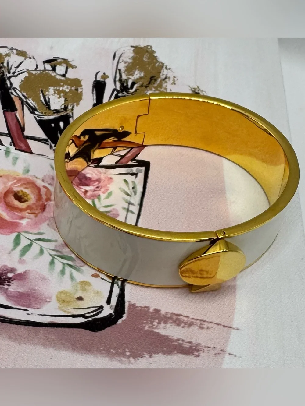 kate spade Heritage Spade Wide Enamel Bangle in Off White with Gold Accents - Picture 3 of 9